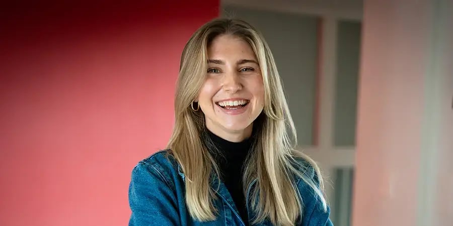 Portrait Content Creatorin Shana Meister